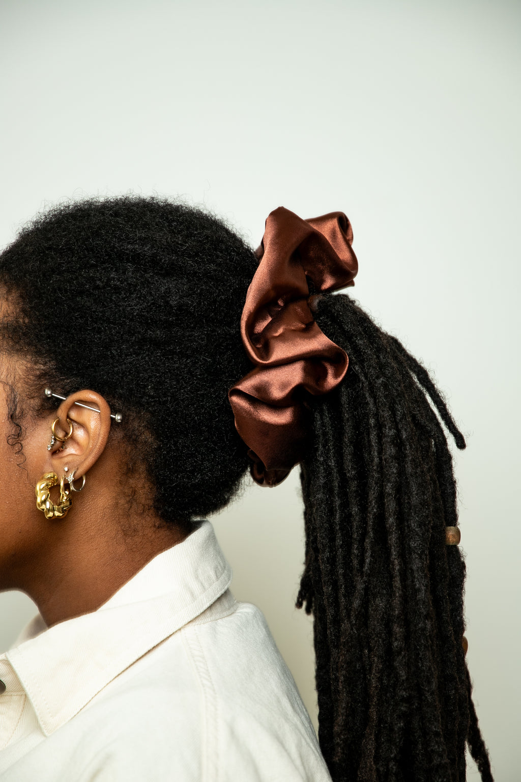 Chouchou XL en satin marron châtaigne